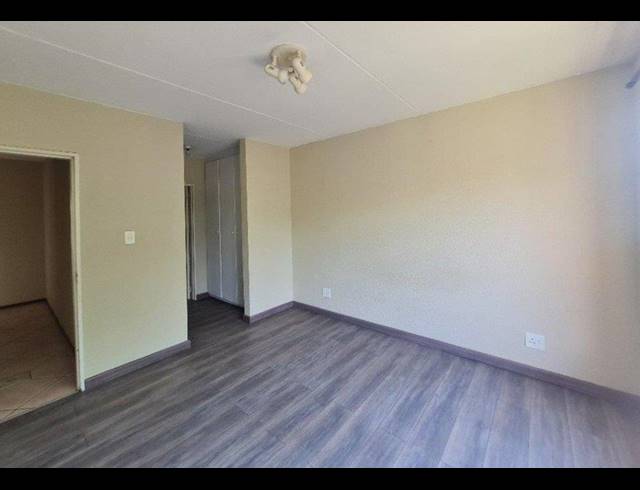 2 BEDROOM APARTMENT FOR SALE IN DOWERGLEN EXT 4
